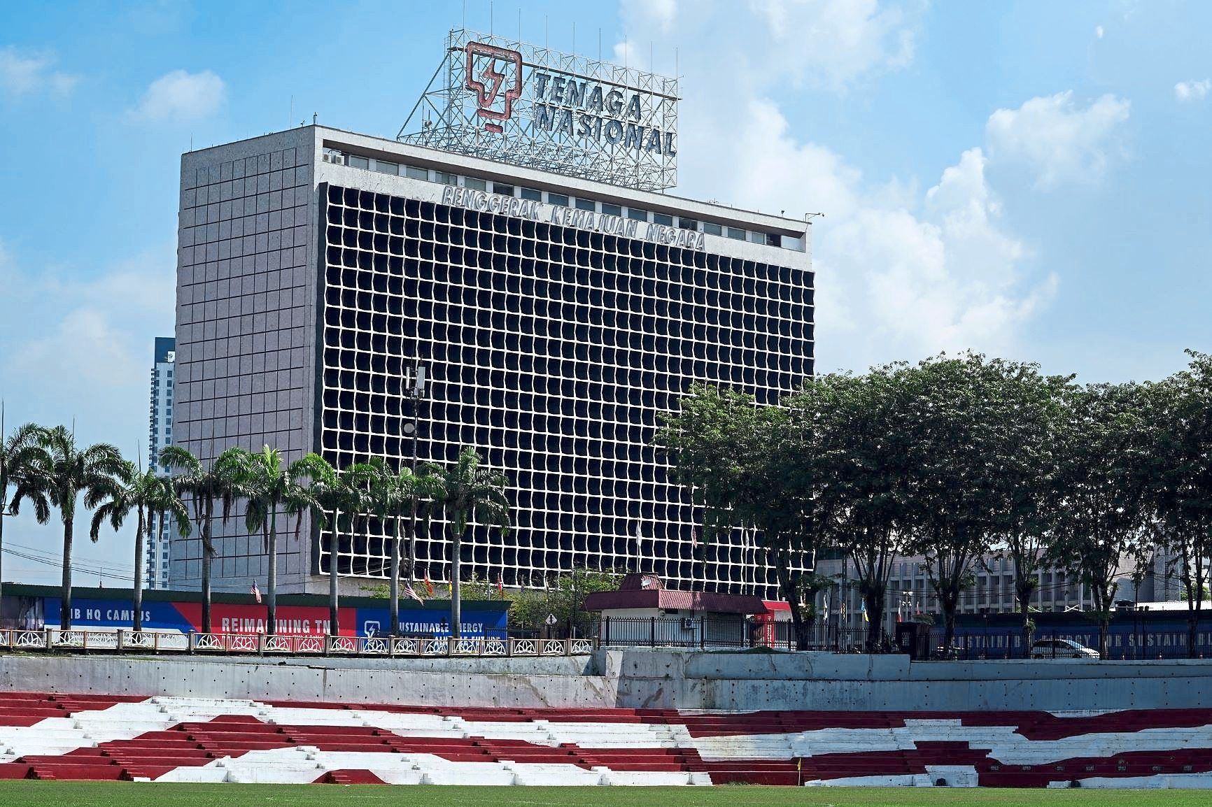 Doc77vt0jzgej81hftuh72w