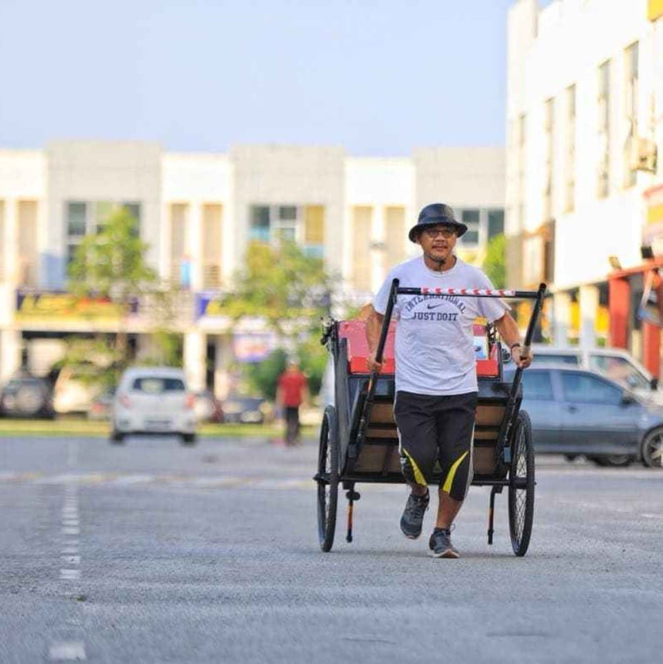 谢志文60岁，为孤儿徒步拉车2000里 — 你能吗？