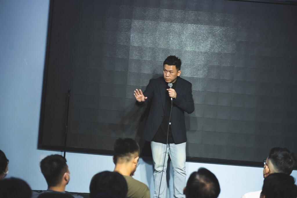 为剧本中的对话设计角色的声音