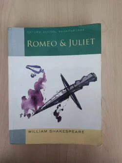 Romeo & Juliet - William Shakespeare