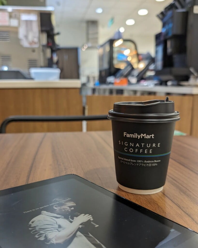 没门进，就静静读一本书