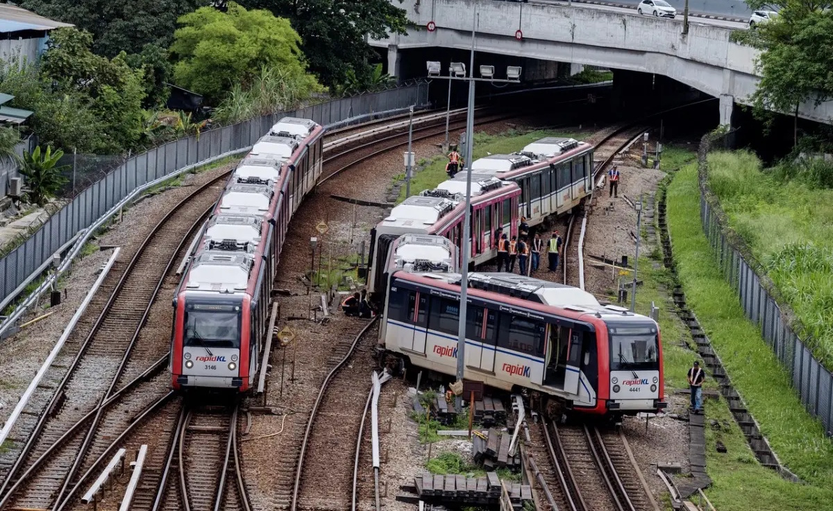 Lrt derail 1.jpg